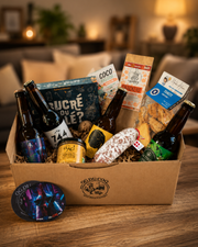 Box apéro du Moment QG du Coq ouverte avec sélection de produits artisanaux et jeu d’ambiance